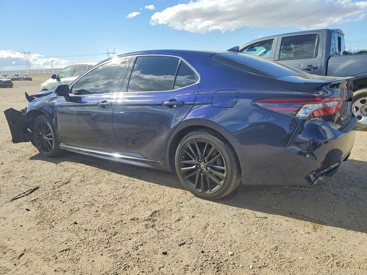 2021 Toyota Camry Xse - Фото 2