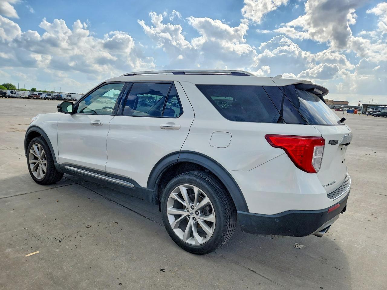 2021 Ford Explorer Platinum - Фото 2