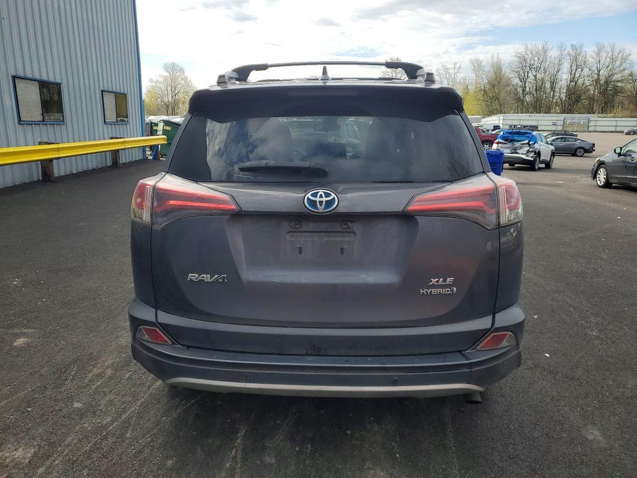 2016 Toyota Rav4 Hybrid Xle - Image 6
