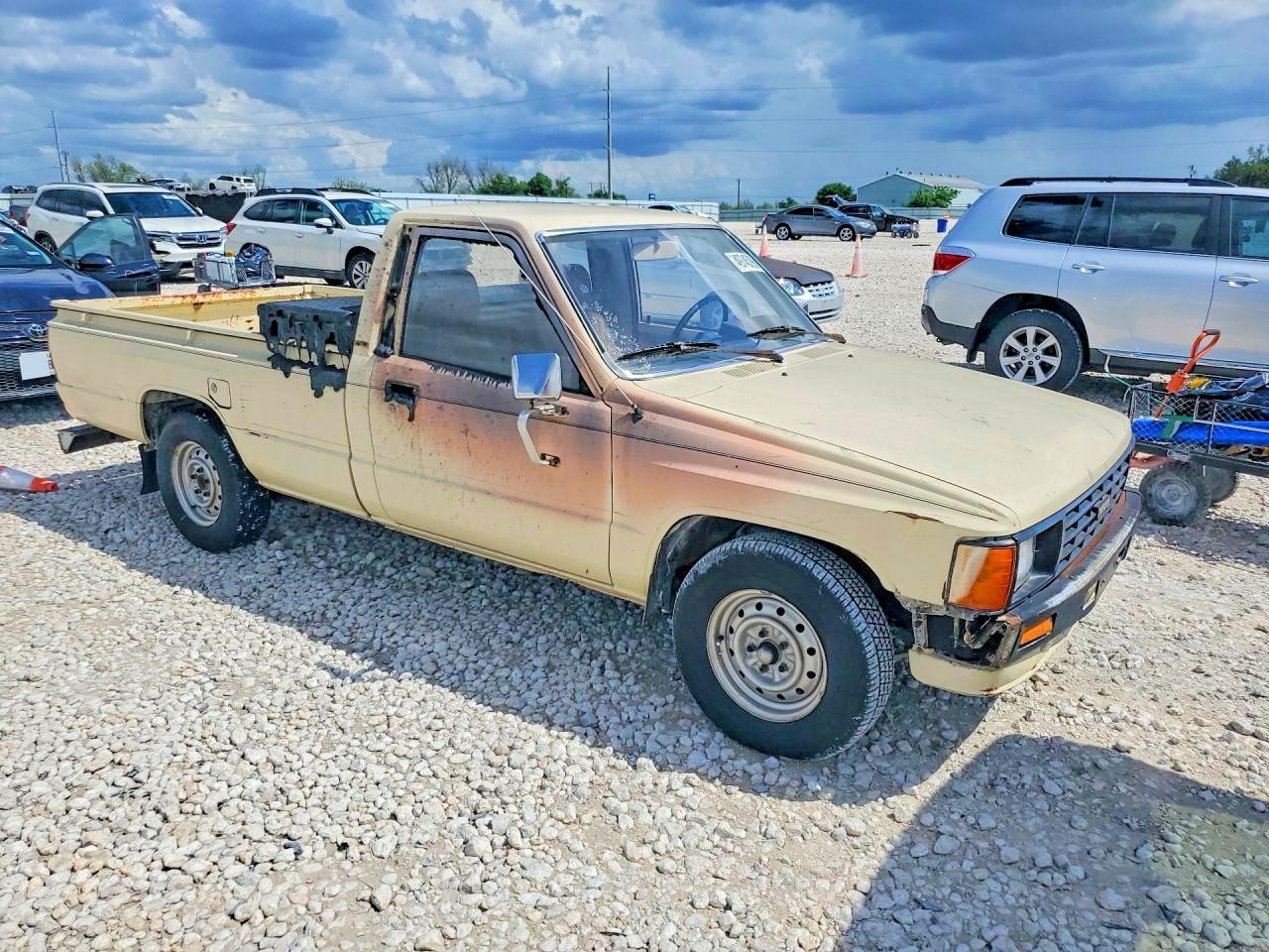 1984 Toyota Pickup Base - Image 4