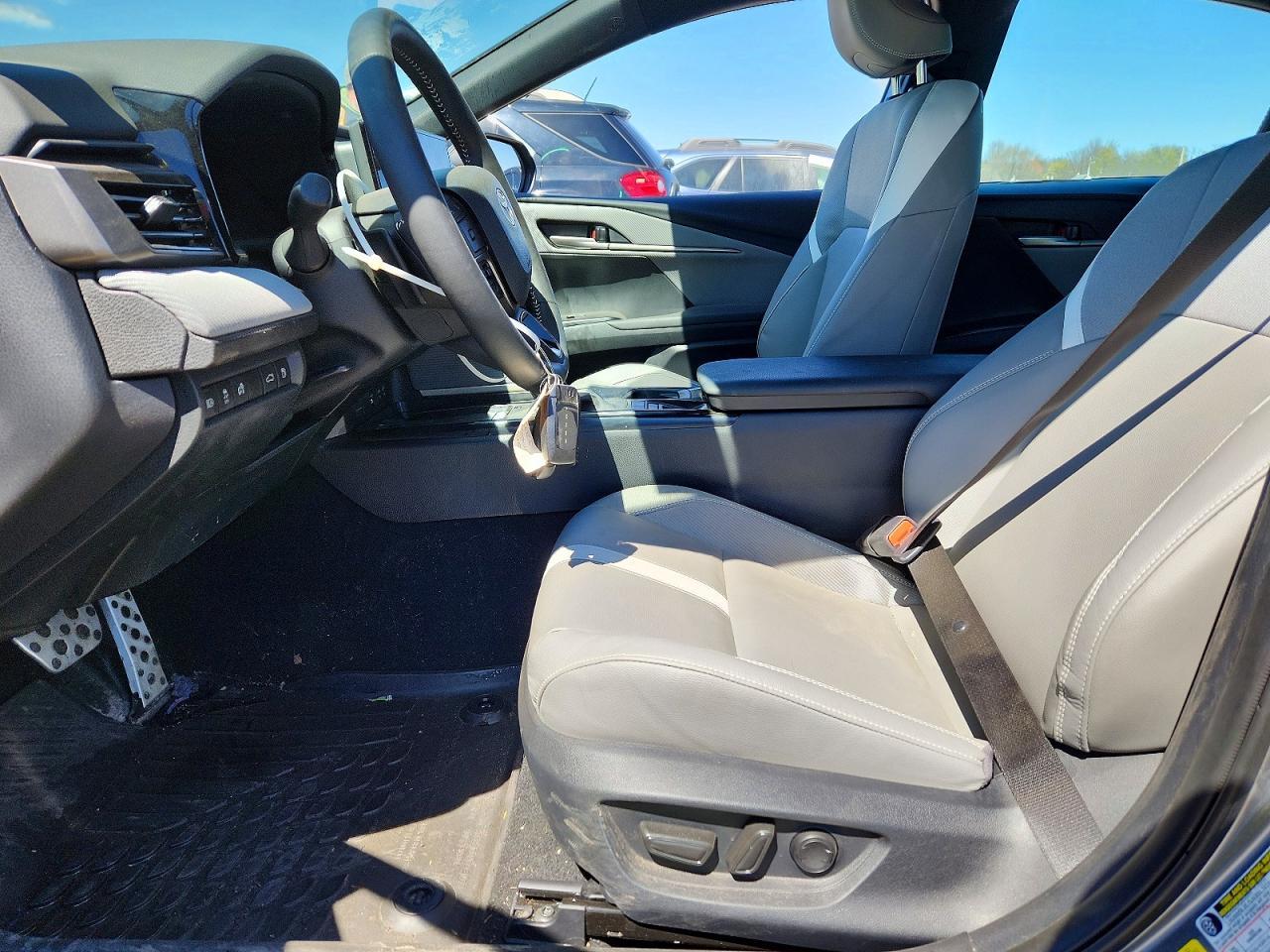 2025 Toyota Camry Se - Image 7
