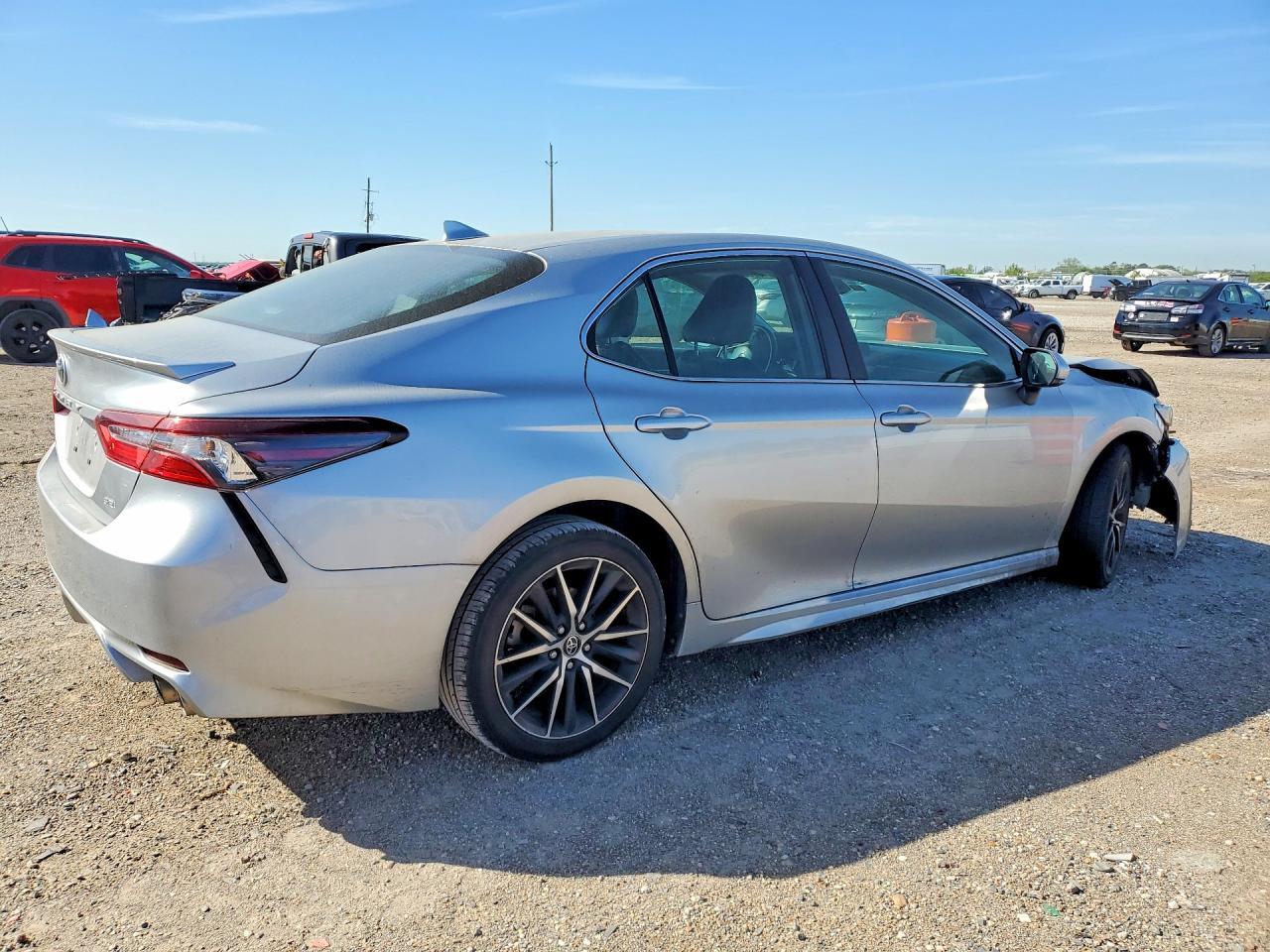 2023 Toyota Camry Se - Image 3