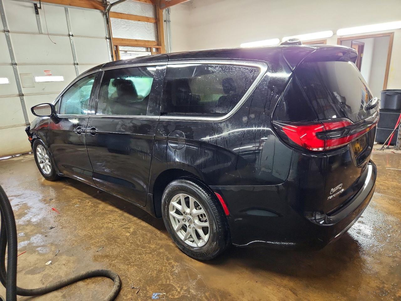 2024 Chrysler Pacifica Touring L - Image 2