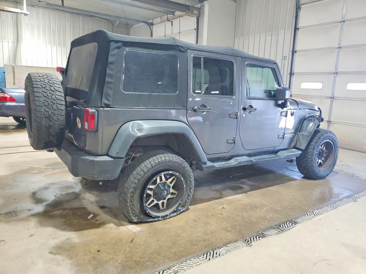2016 Jeep Wrangler Unlimited Sport - Фото 3