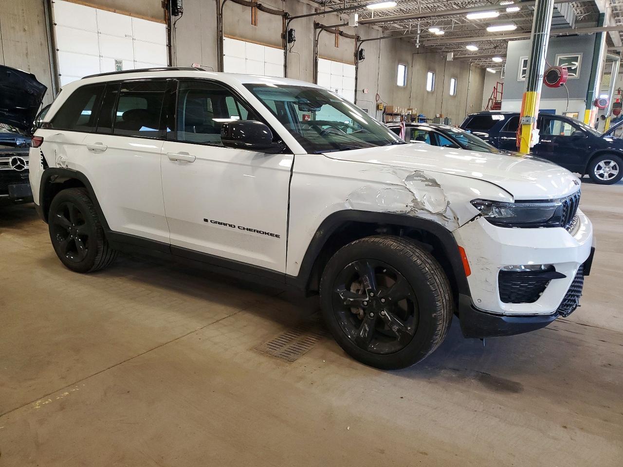 2023 Jeep Grand Cherokee Limited - Image 4