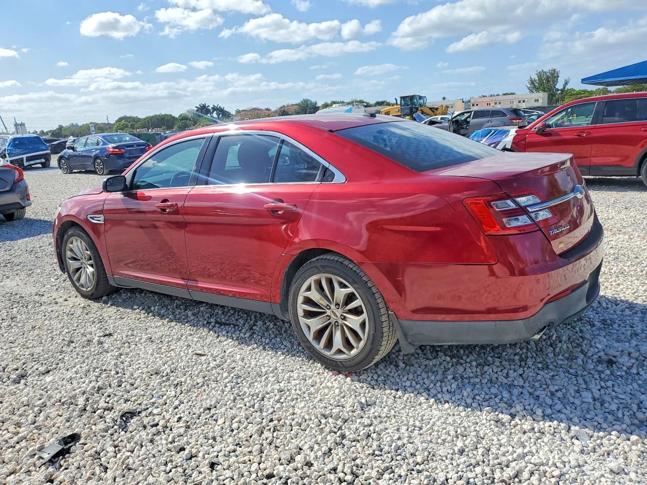 2015 Ford Taurus Limited - Фото 2