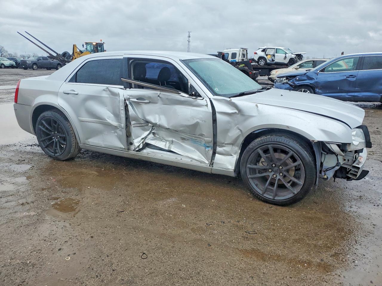 2005 Chrysler 300 Touring - Image 4