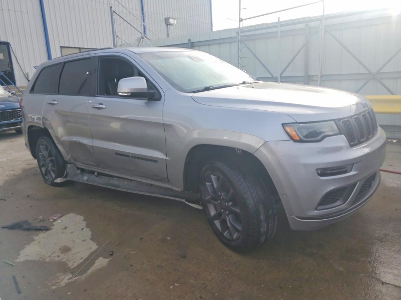 2020 Jeep Grand Cherokee Overland - Image 4