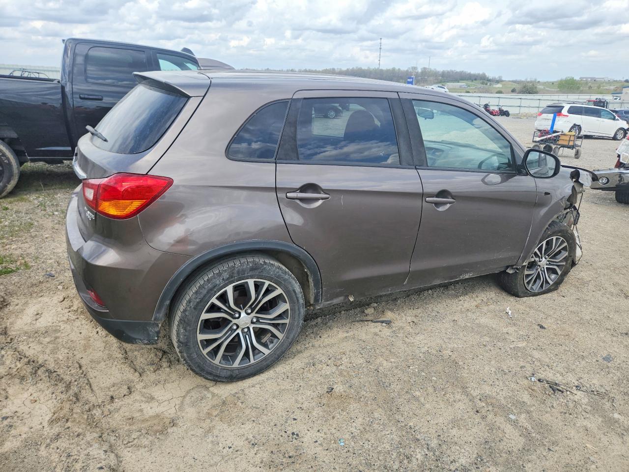 2019 Mitsubishi Outlander Sport Es - Фото 3