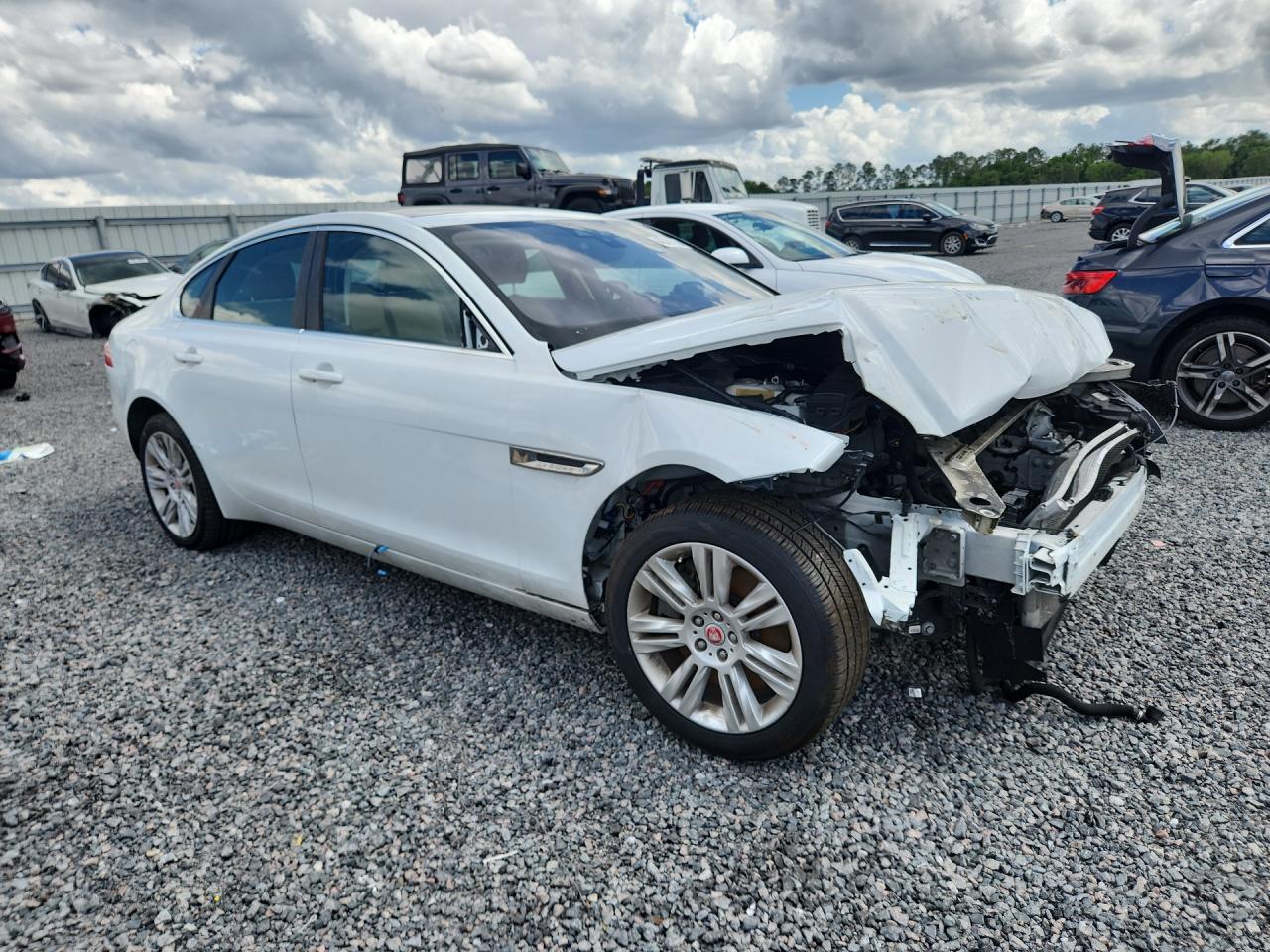 2016 Jaguar Xf Premium - Фото 4