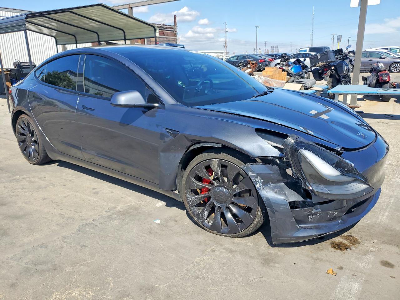 2023 Tesla Model 3 - Фото 4