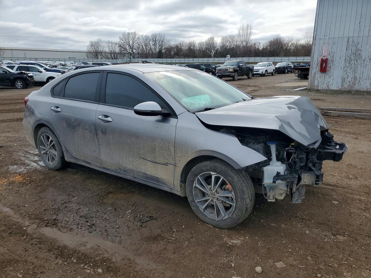 2023 Kia Forte Lxs - Image 4