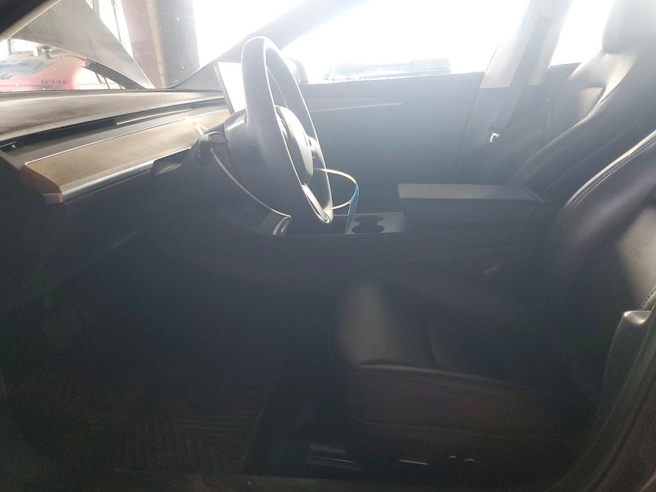 2023 Tesla Model 3 - Image 7