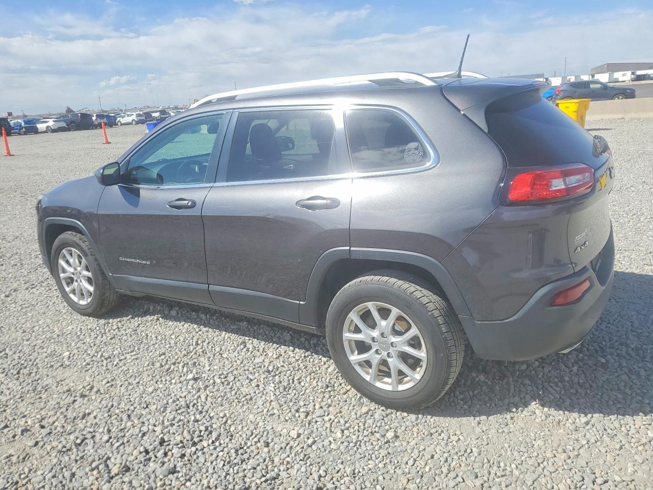 2016 Jeep Cherokee Latitude - Image 2