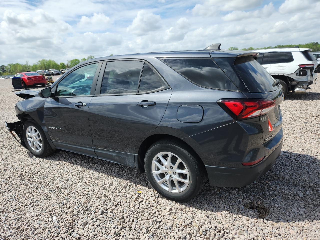 2022 Chevrolet Equinox Ls - Фото 2