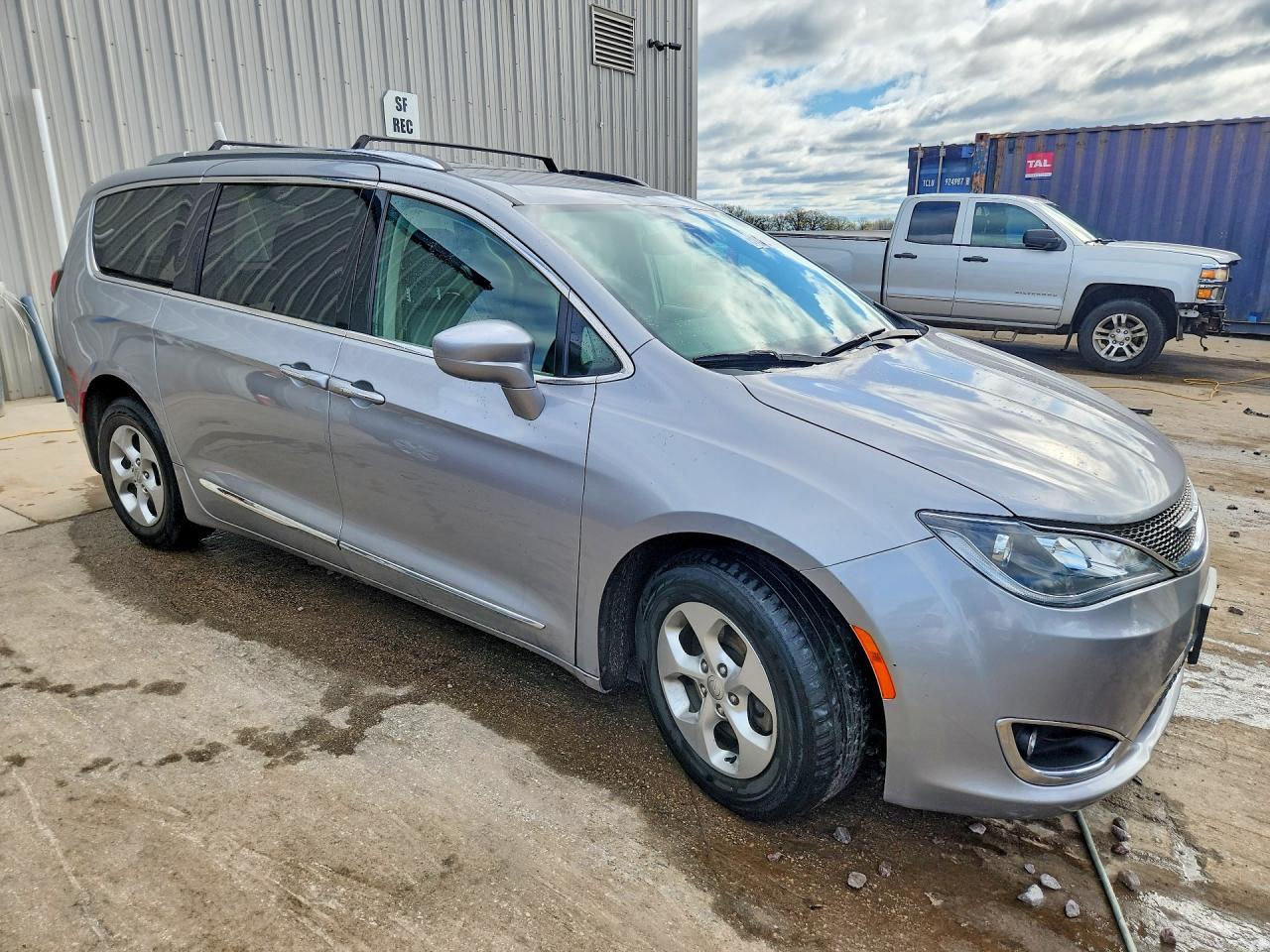 2017 Chrysler Pacifica Touring L Plus - Фото 4
