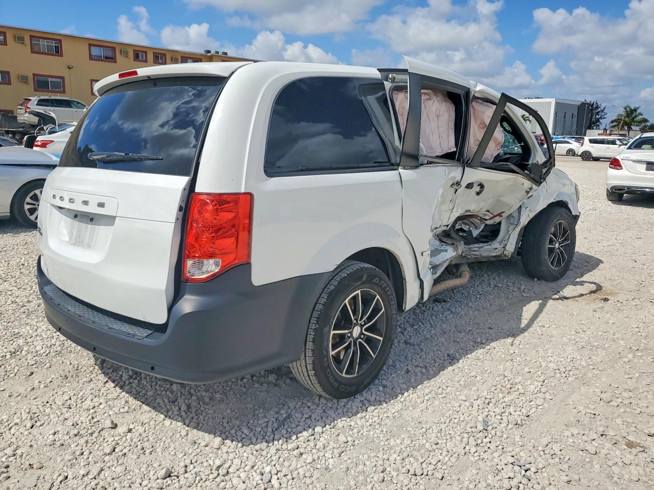 2017 Dodge Grand Caravan Se - Фото 3