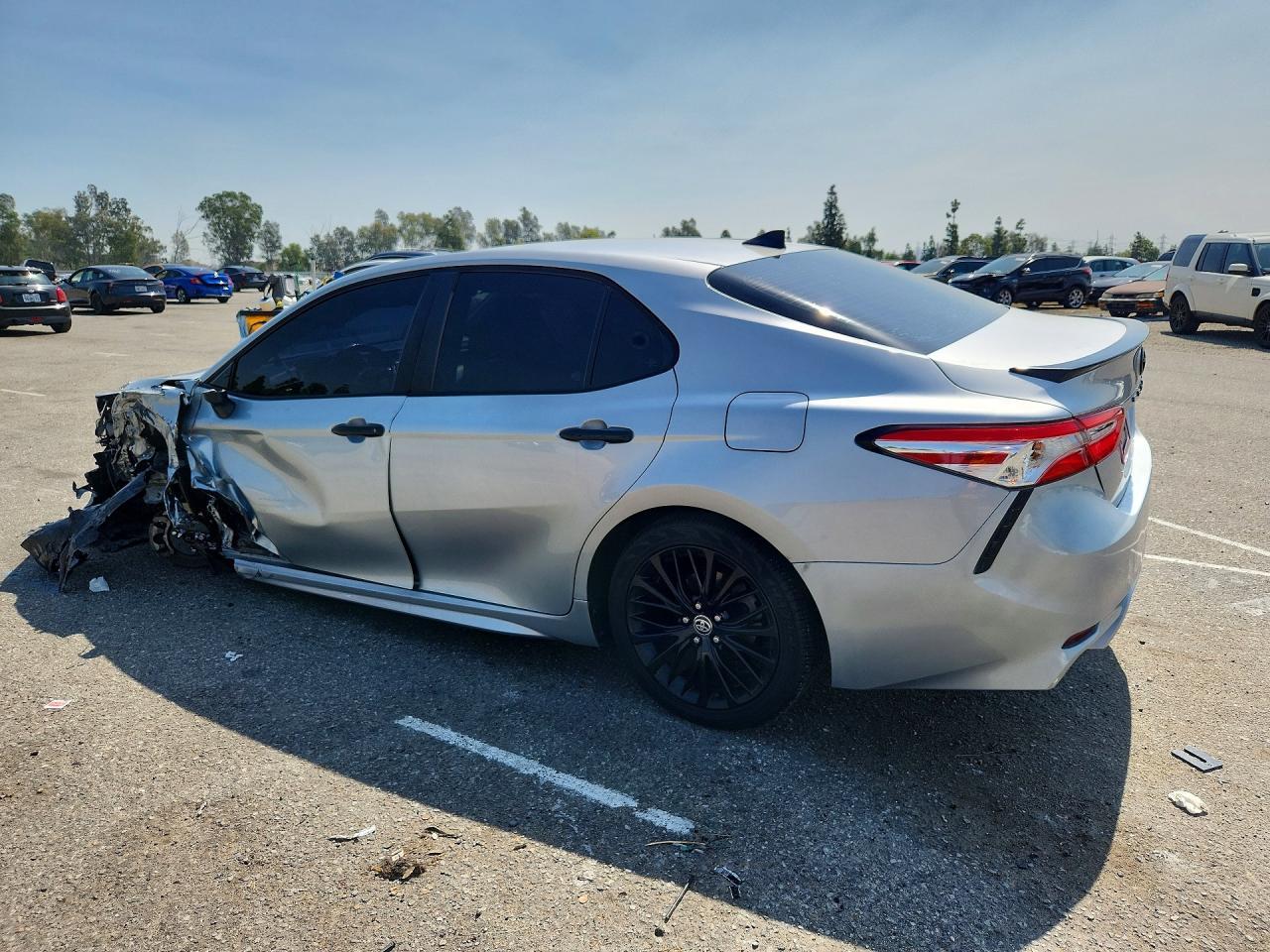 2020 Toyota Camry Se Nightshade - Фото 2