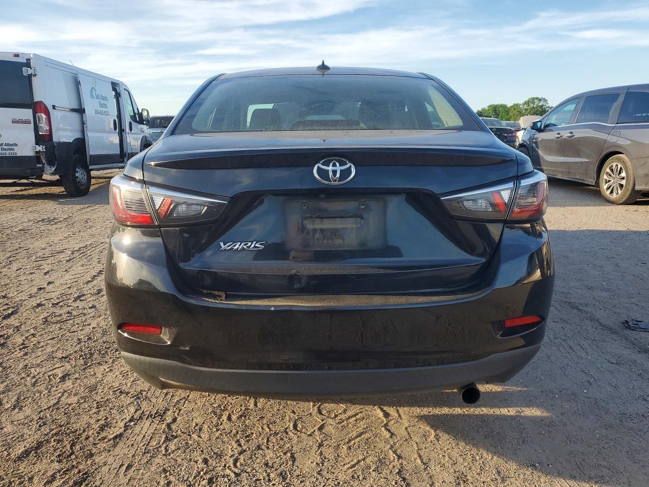 2019 Toyota Yaris Le - Image 6