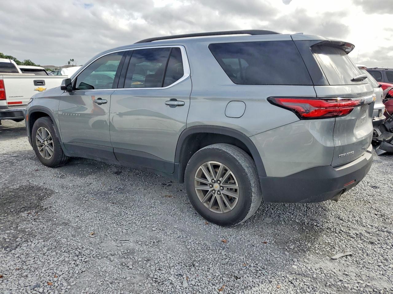 2023 Chevrolet Traverse Lt - Image 2