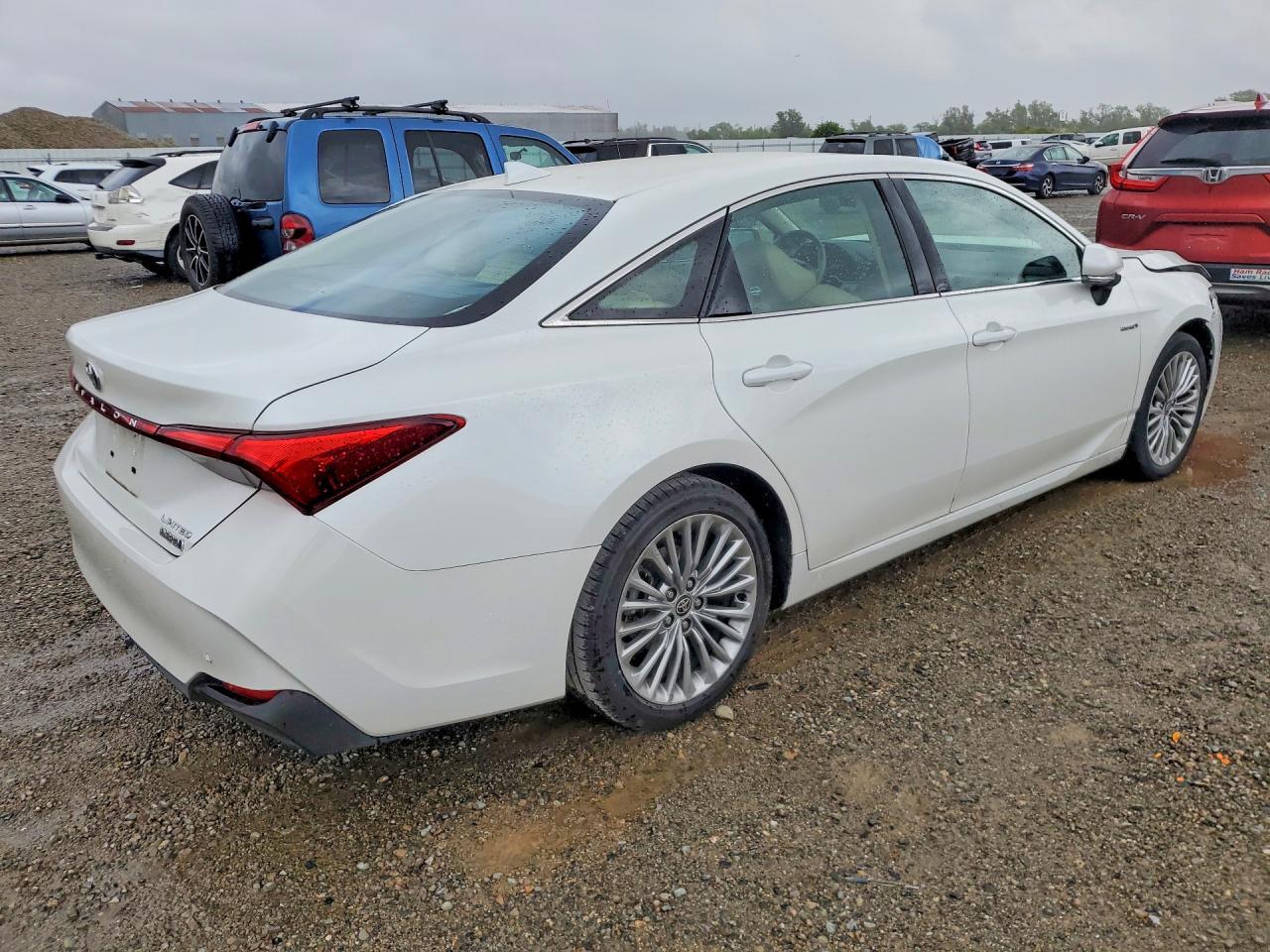 2020 Toyota Avalon - Image 3
