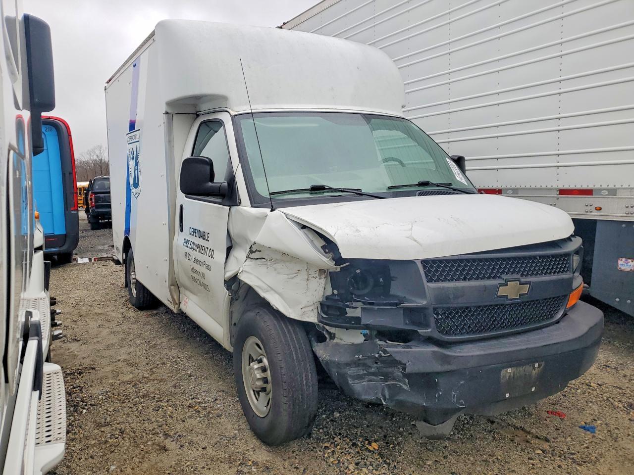 2015 Chevrolet Express G3 - Box Truck - Фото 4