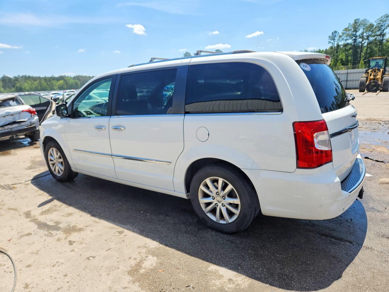 2016 Chrysler Town & Country Limited Platinum - Фото 2