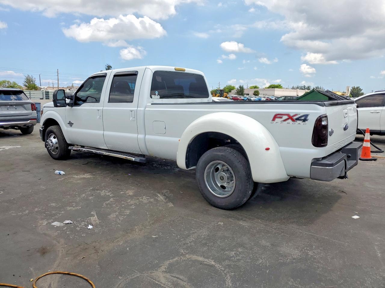 2012 Ford F350 Super Duty - Фото 2