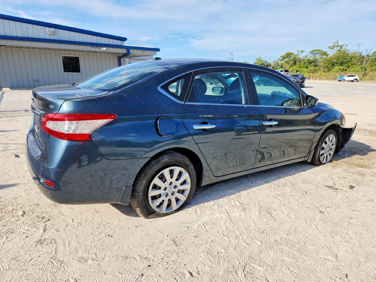 2015 Nissan Sentra S - Фото 3