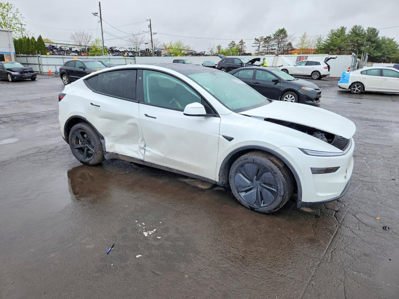 2026 Tesla Model Y - Фото 4