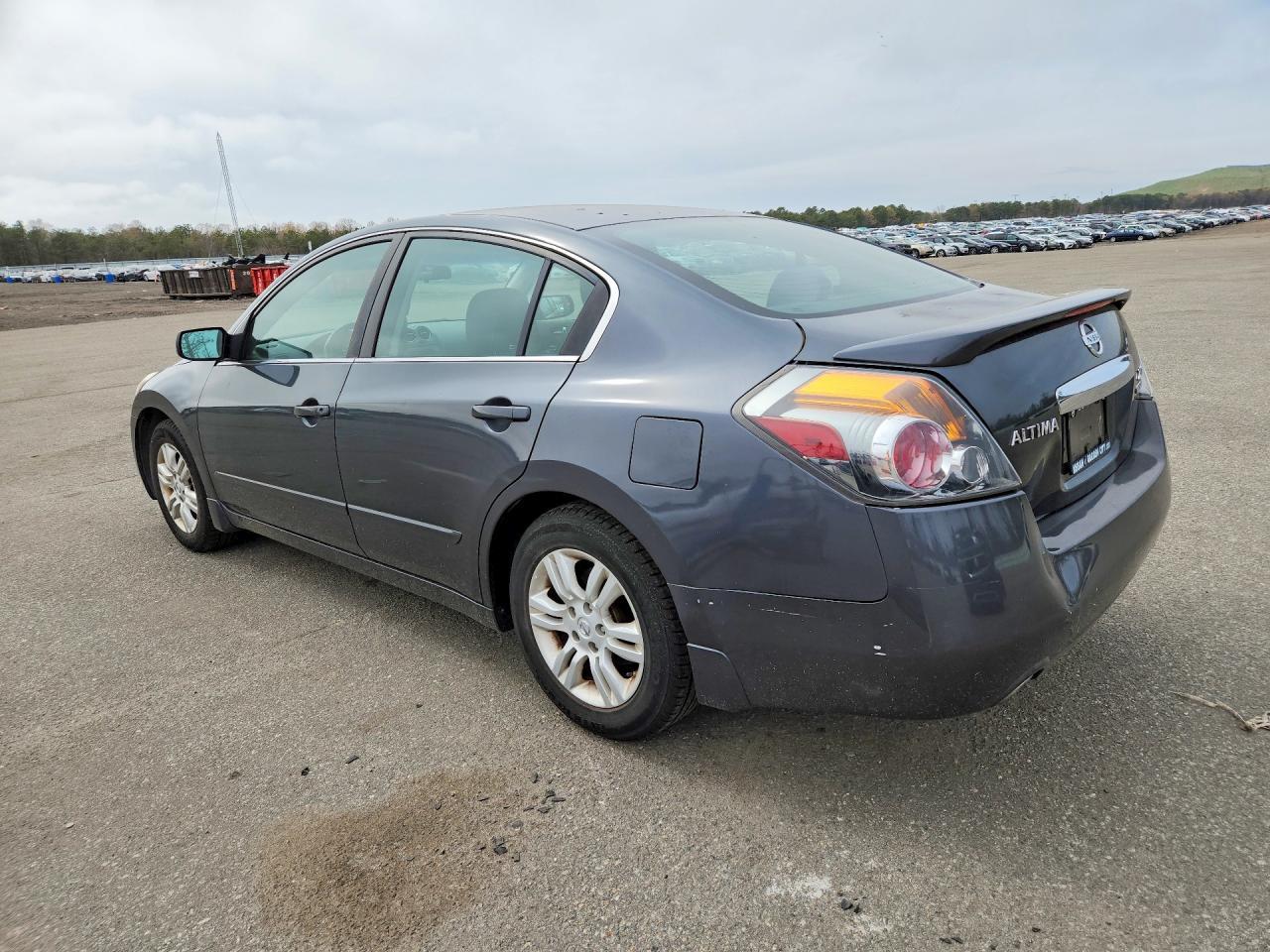 2011 Niss Altima - Фото 2