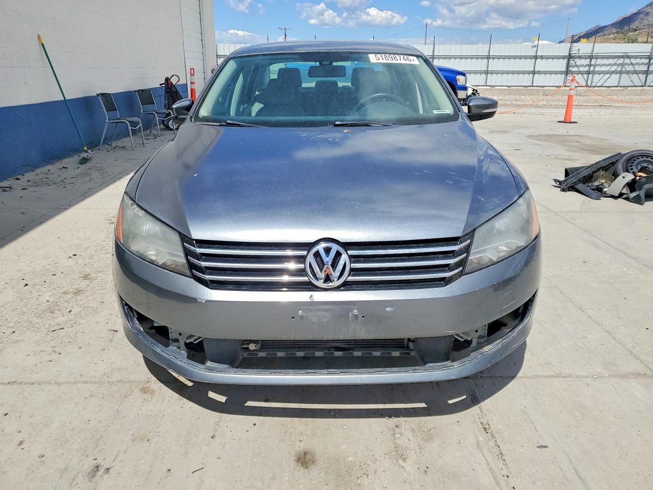 2014 Volkswagen Passat S - Image 5