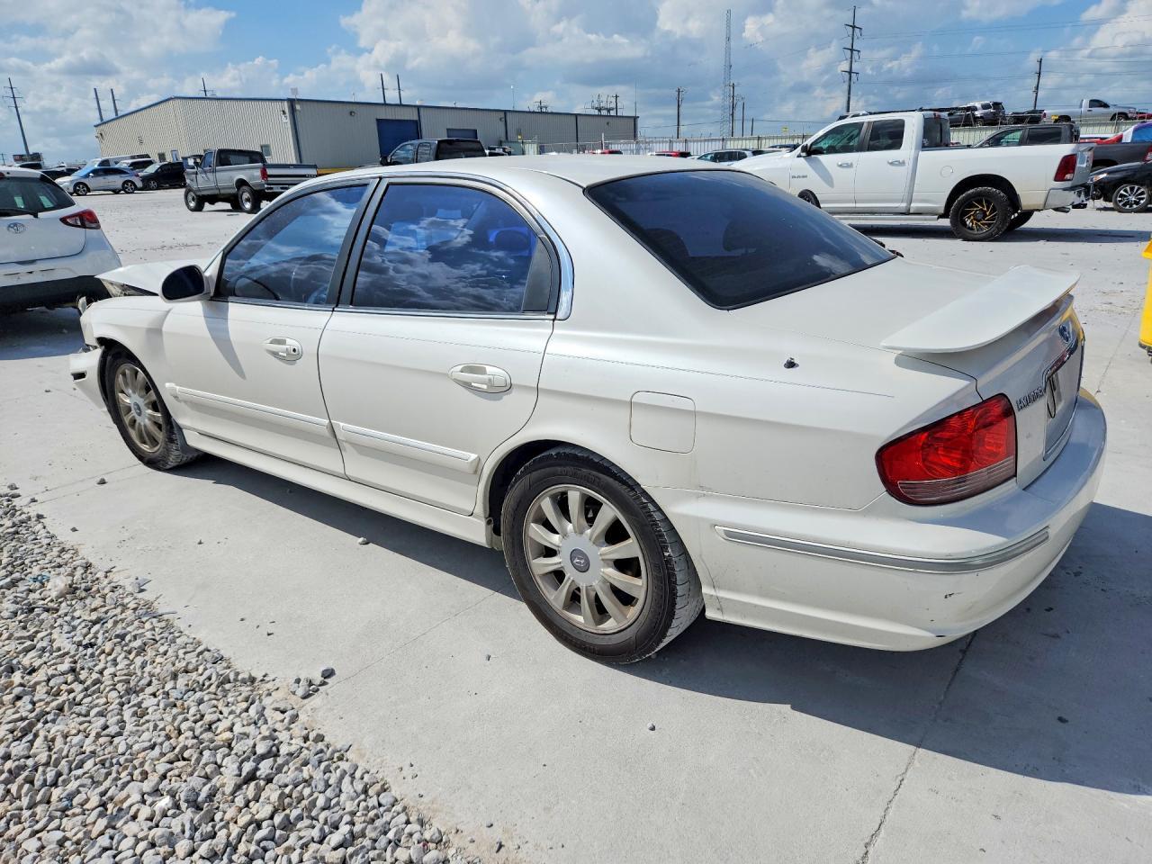 2004 Hyundai Sonata Gls - Image 2