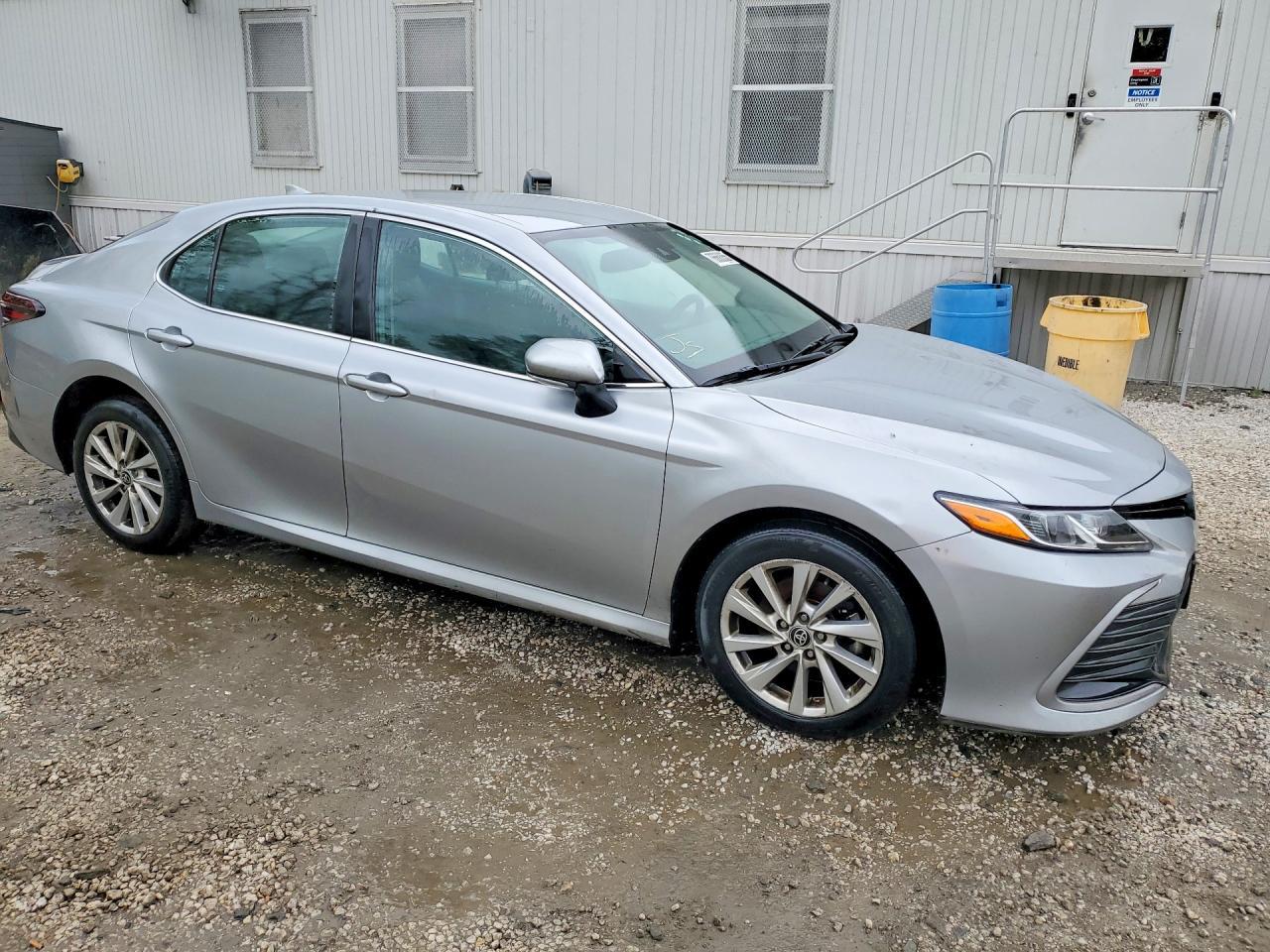 2023 Toyota Camry Le - Фото 4
