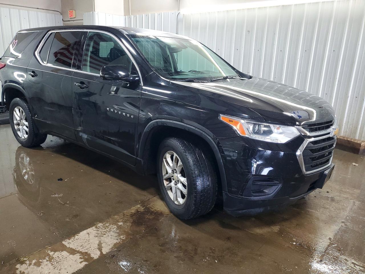 2018 Chevrolet Traverse Ls - Фото 4