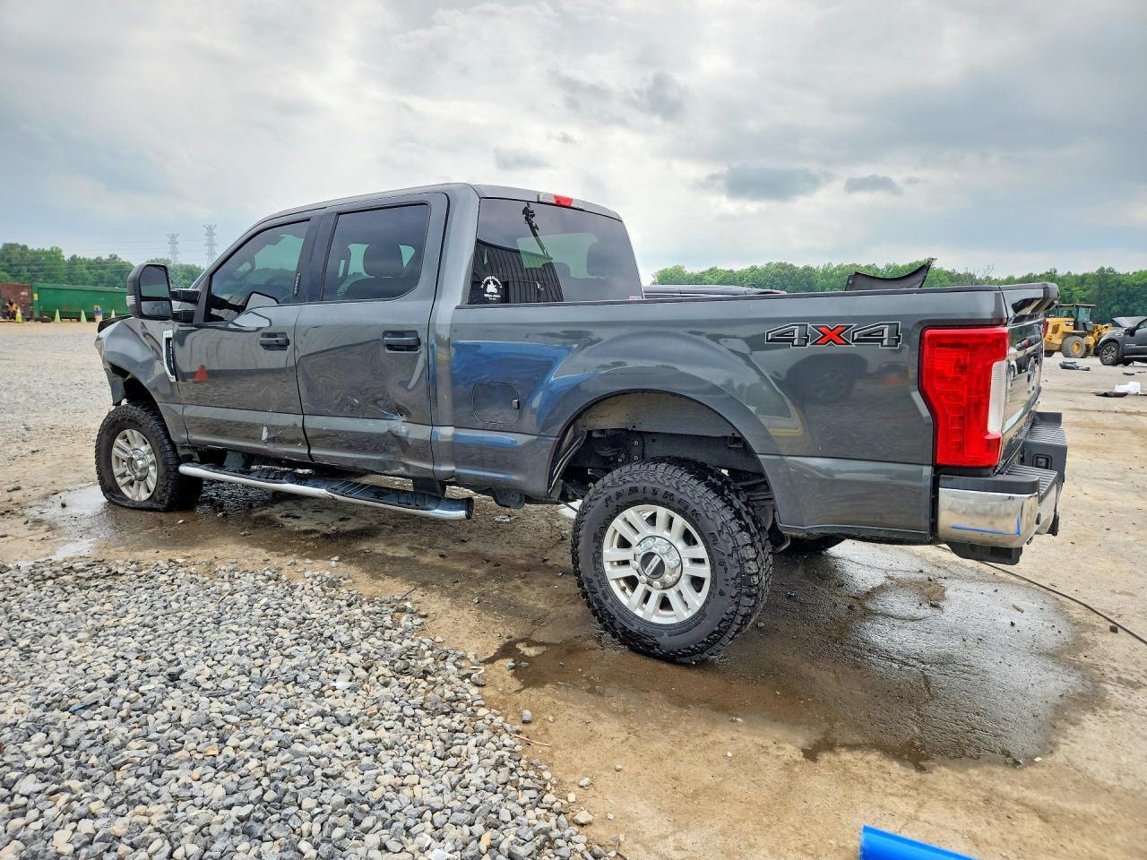 2017 Ford F250 Super Duty - Фото 2