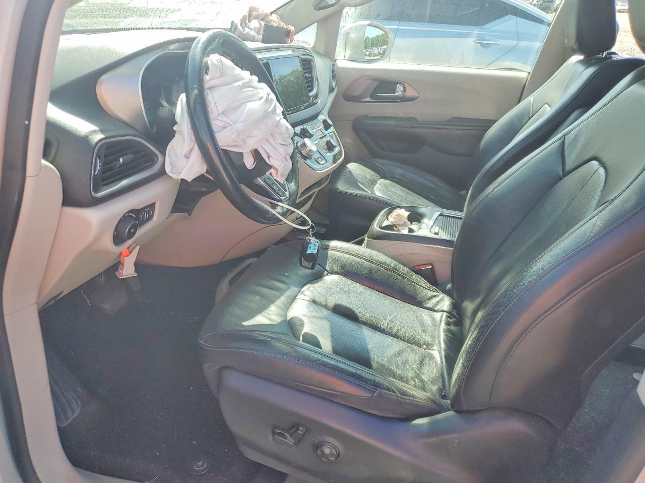 2020 Chrysler Pacifica Touring L Plus - Image 7