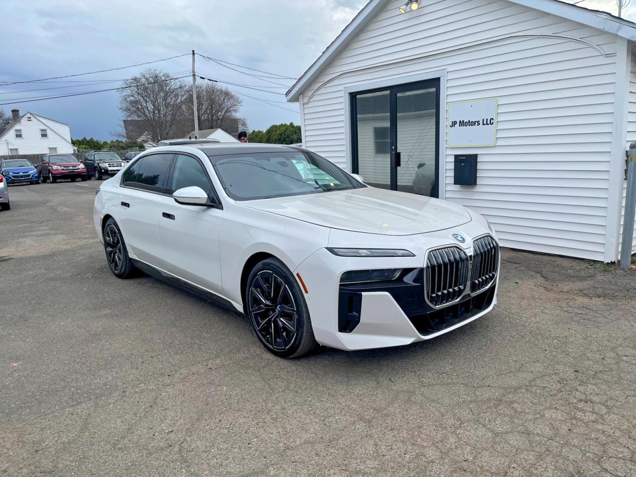 2023 BMW I7 xDrive60 - Image 4