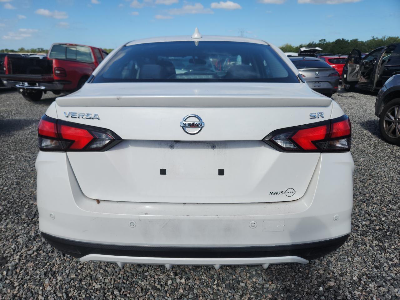 2022 Nissan Versa Sr - Фото 6