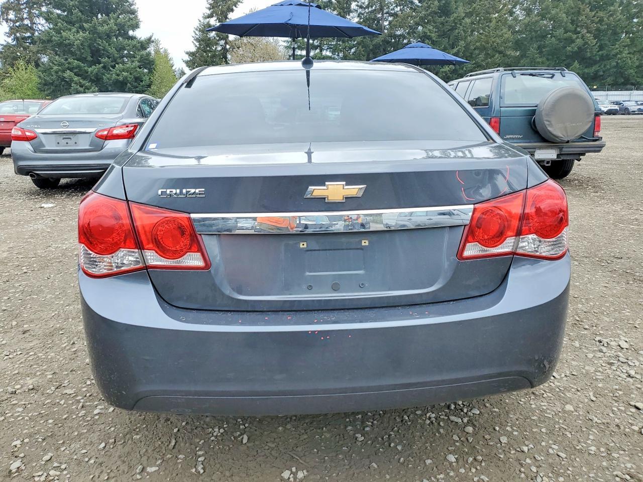 2013 Chevrolet Cruze Ls - Image 6
