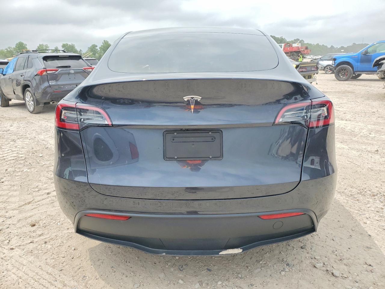 2024 Tesla Model Y - Фото 6