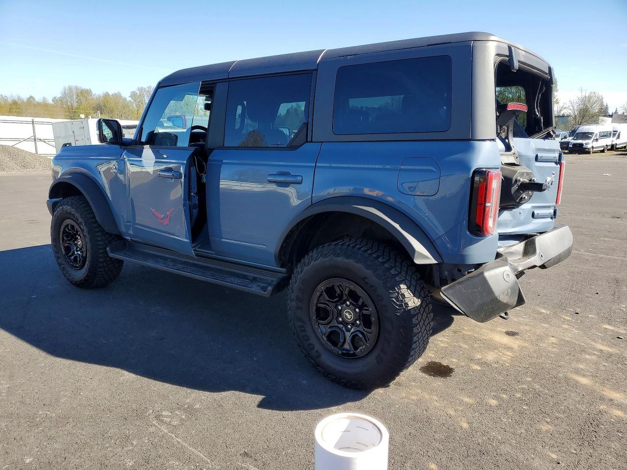 2025 Ford Bronco Outer Banks - Image 2
