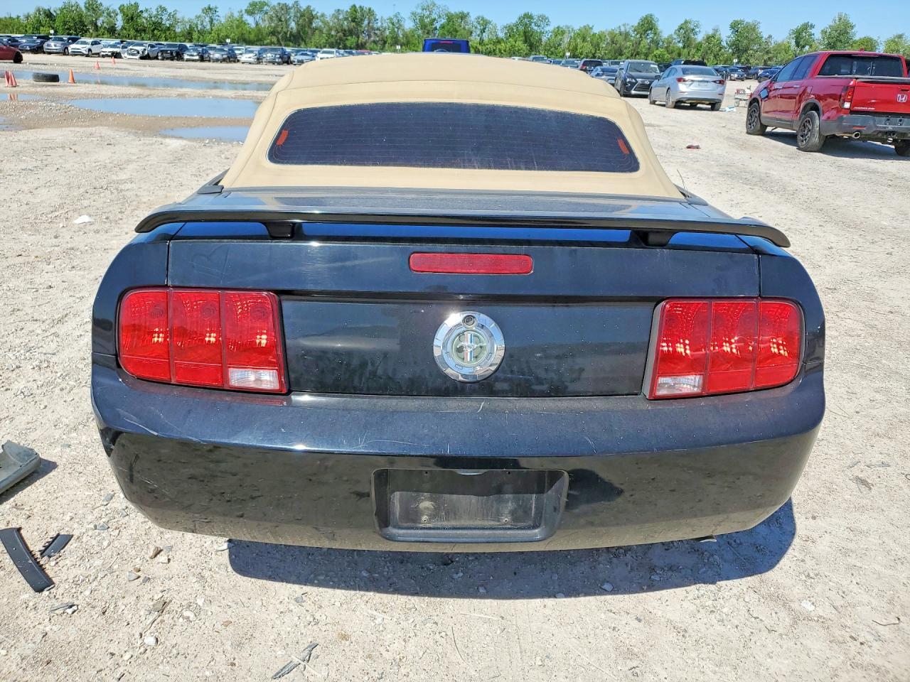 2005 Ford Mustang - Image 6