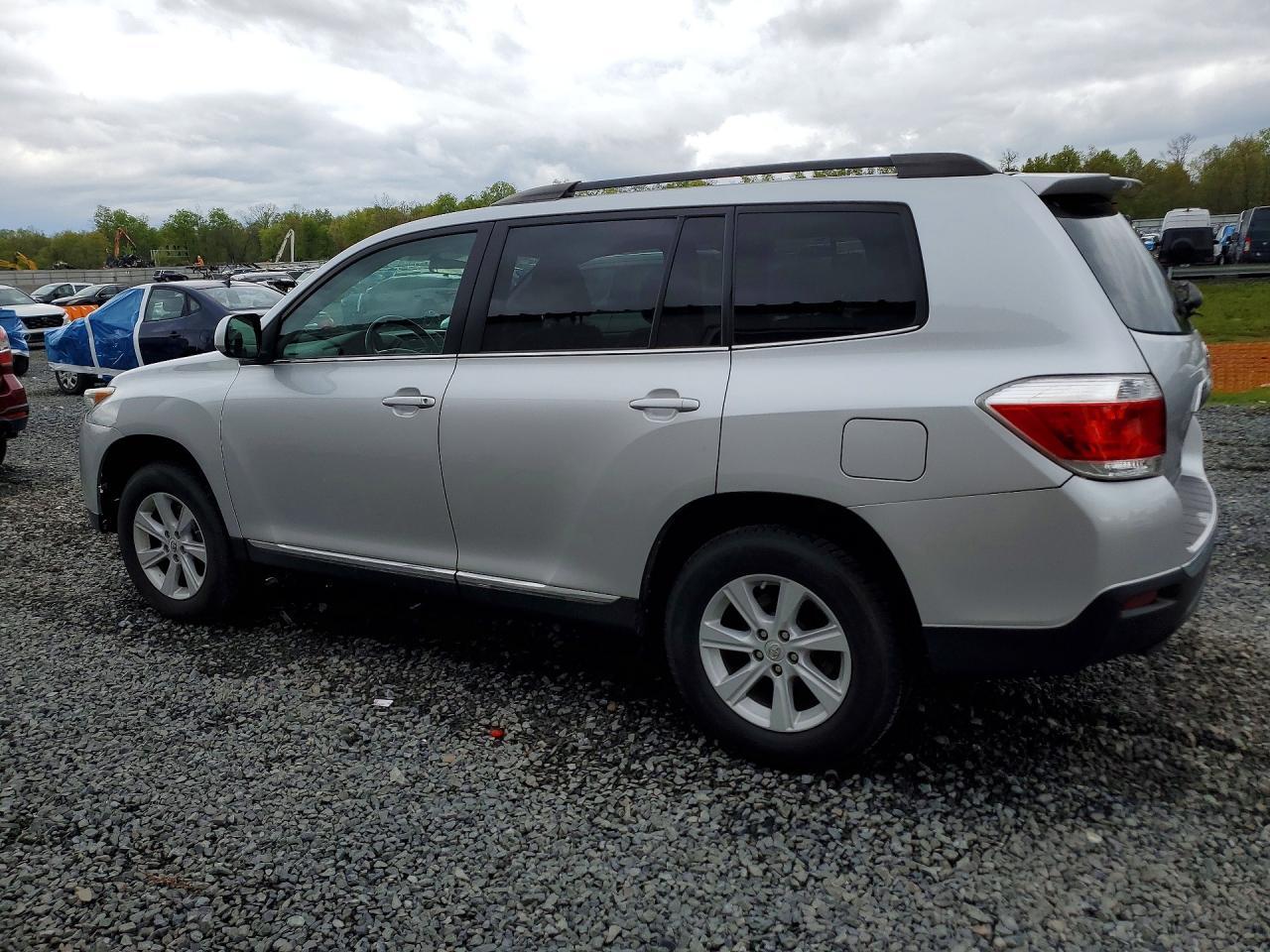 2013 Toyota Highlander Plus - Фото 2