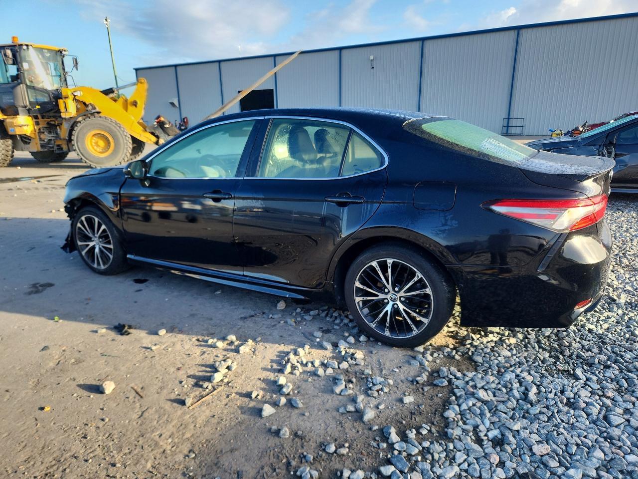 2018 Toyota Camry Se - Фото 2