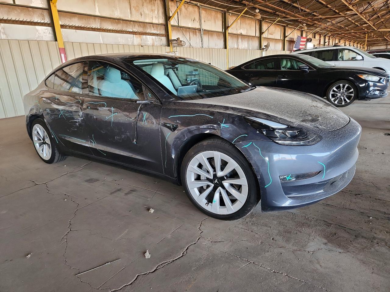 2023 Tesla Model 3 - Фото 4