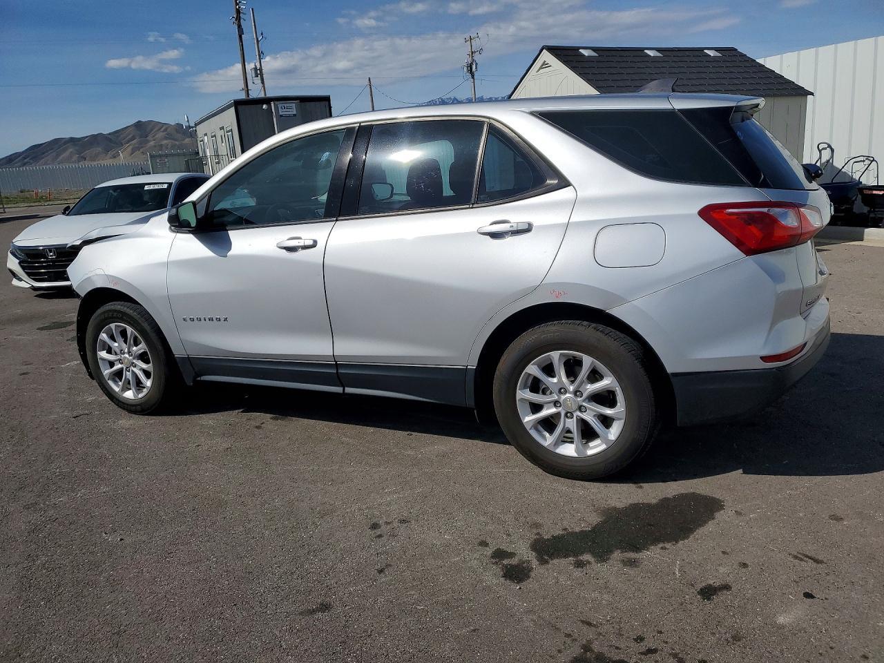 2019 Chevrolet Equinox Ls - Image 2