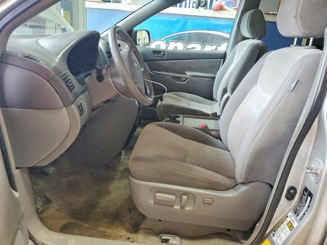 2008 Toyota Sienna Le 8-Passenger - Фото 7