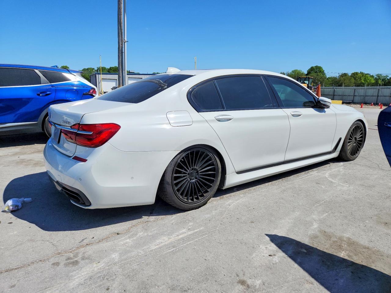 2016 BMW 750 Xi - Фото 3