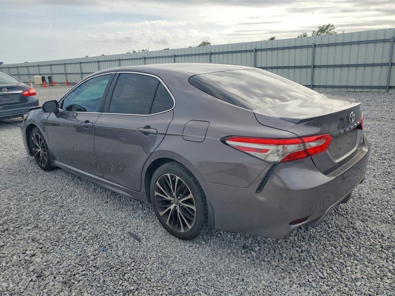 2018 Toyota Camry Se - Image 2